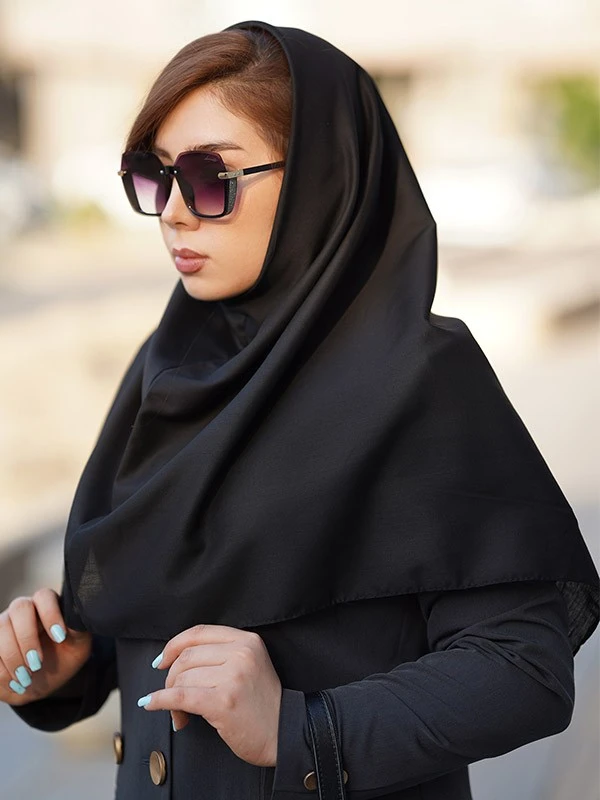 12 استایل دانشجویی پاییزی 16 مقنعه مشکی ساده مزون نورا