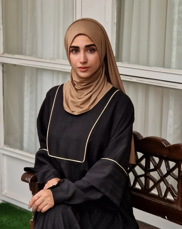 عبا حانیه کد 2 (مشکی و شیری)