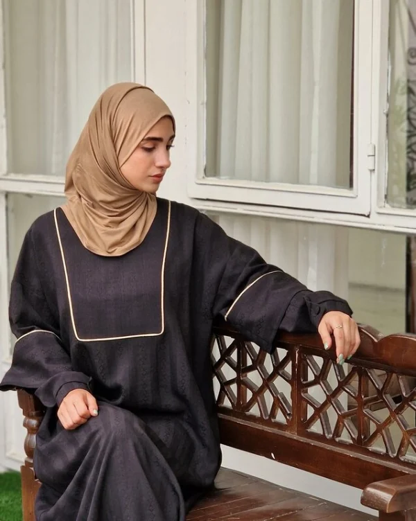 عبا حانیه کد 2 (مشکی و شیری)
