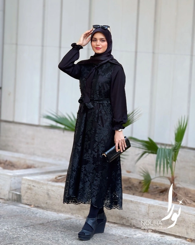 پیراهن مبینا مشکی گل درشت