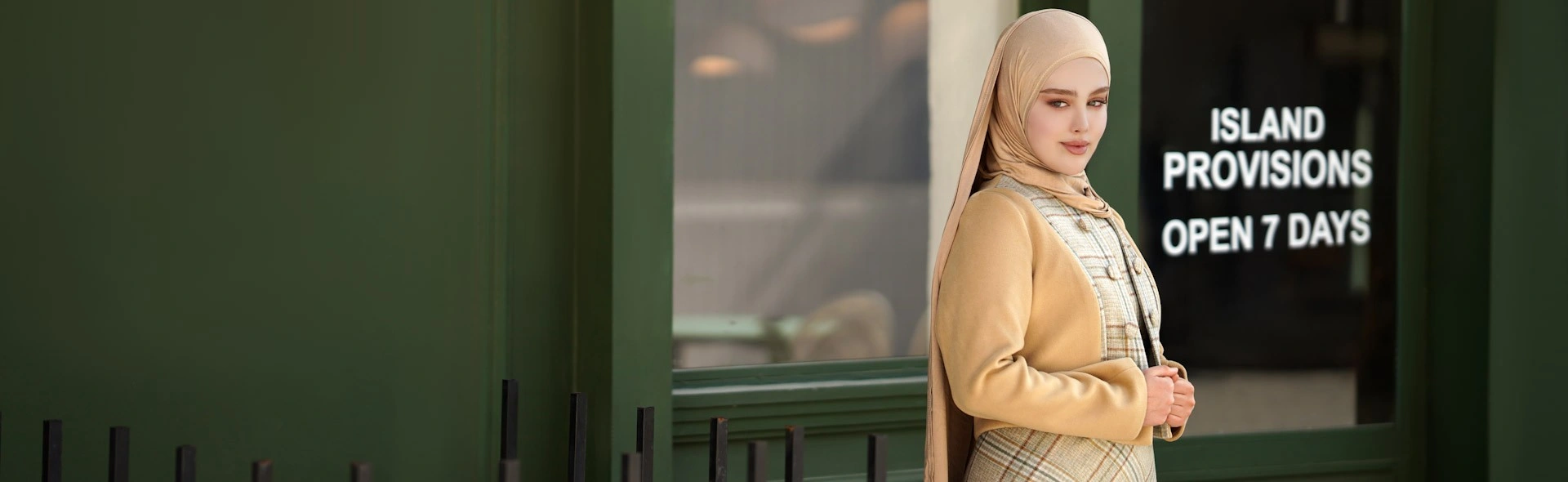 نورا 2 بنر کت و سارافن افرا سبز