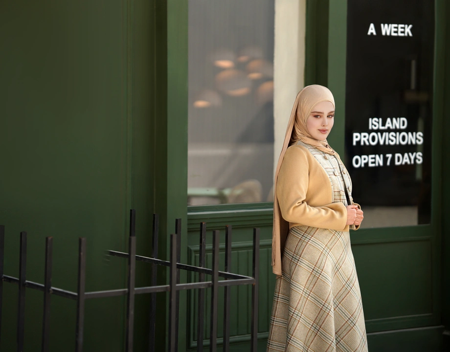 نورا 8 بنر کت و سارافن افرا سبز