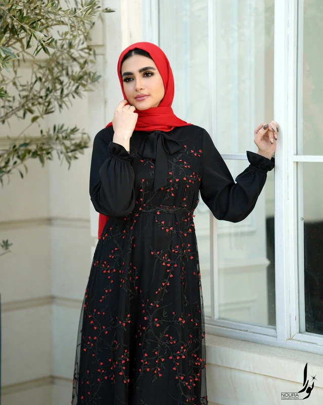 پیراهن مبینا مشکی طرح شکوفه 7 پیراهن مبینا مشکی طرح شکوفه