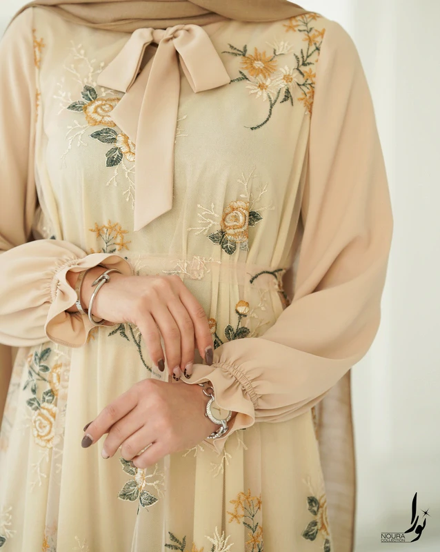 پیراهن مبینا نسکافه ای طرح گل بابونه