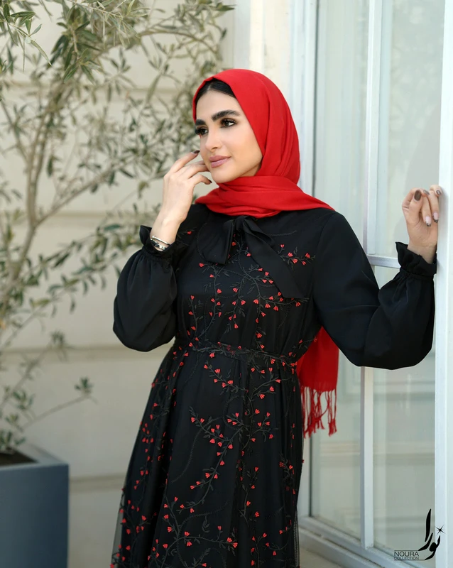 پیراهن مبینا مشکی طرح شکوفه 5 پیراهن مبینا مشکی طرح شکوفه