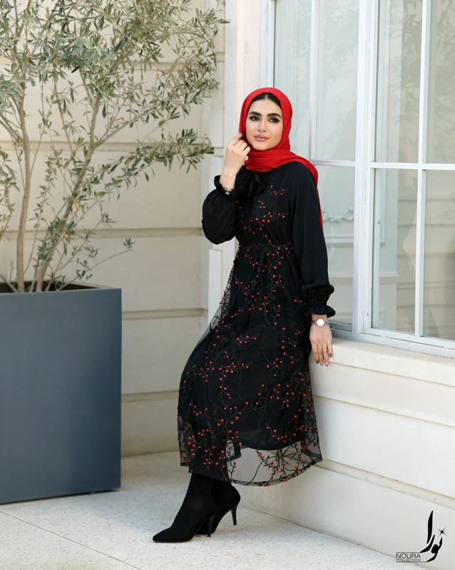 پیراهن مبینا مشکی طرح شکوفه 3 پیراهن مبینا مشکی طرح شکوفه