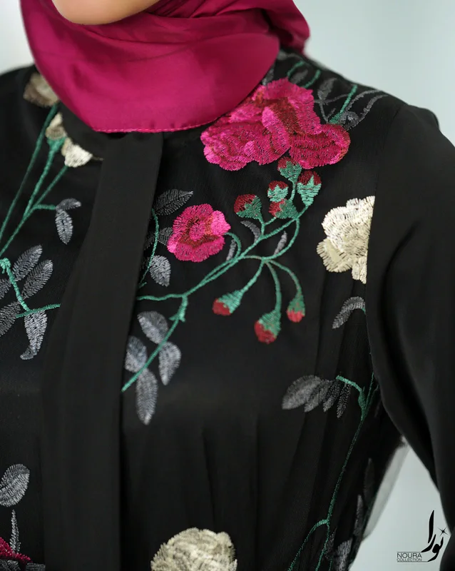 پیراهن مبینا مشکی طرح گل رز