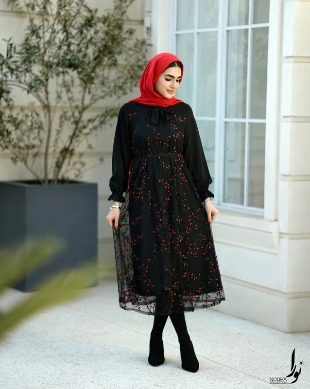 پیراهن مبینا مشکی طرح شکوفه 6 پیراهن مبینا مشکی طرح شکوفه