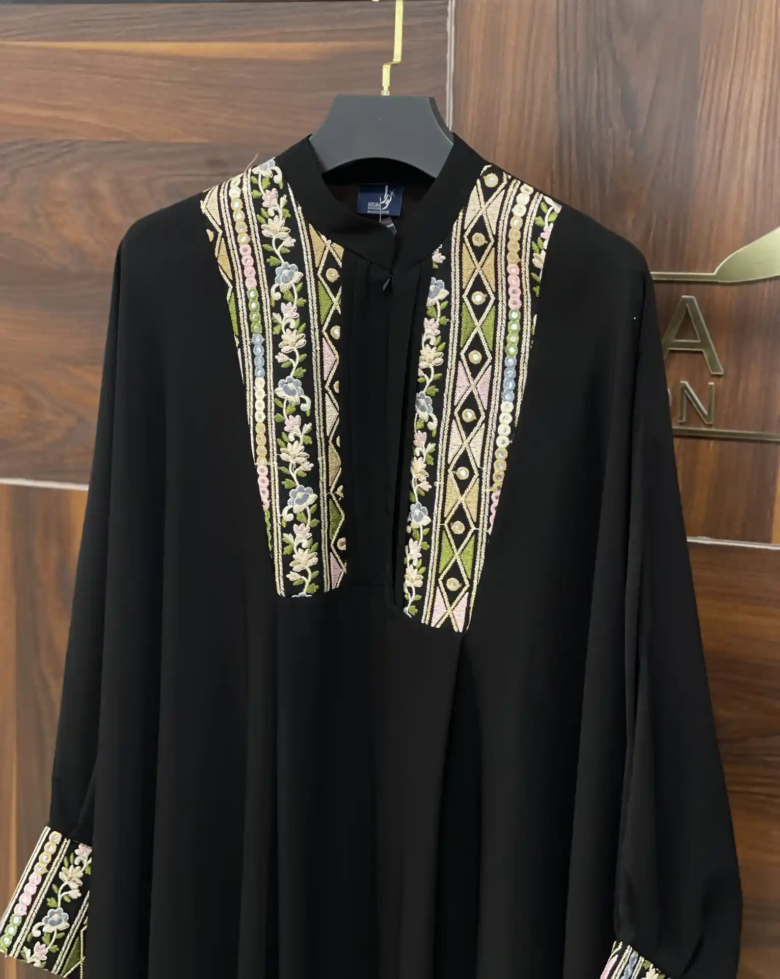 عبا صدف سوزندوزی مشکی طرح آیینه دوزی 3 عبا صدف سوزندوزی مشکی طرح آیینه دوزی